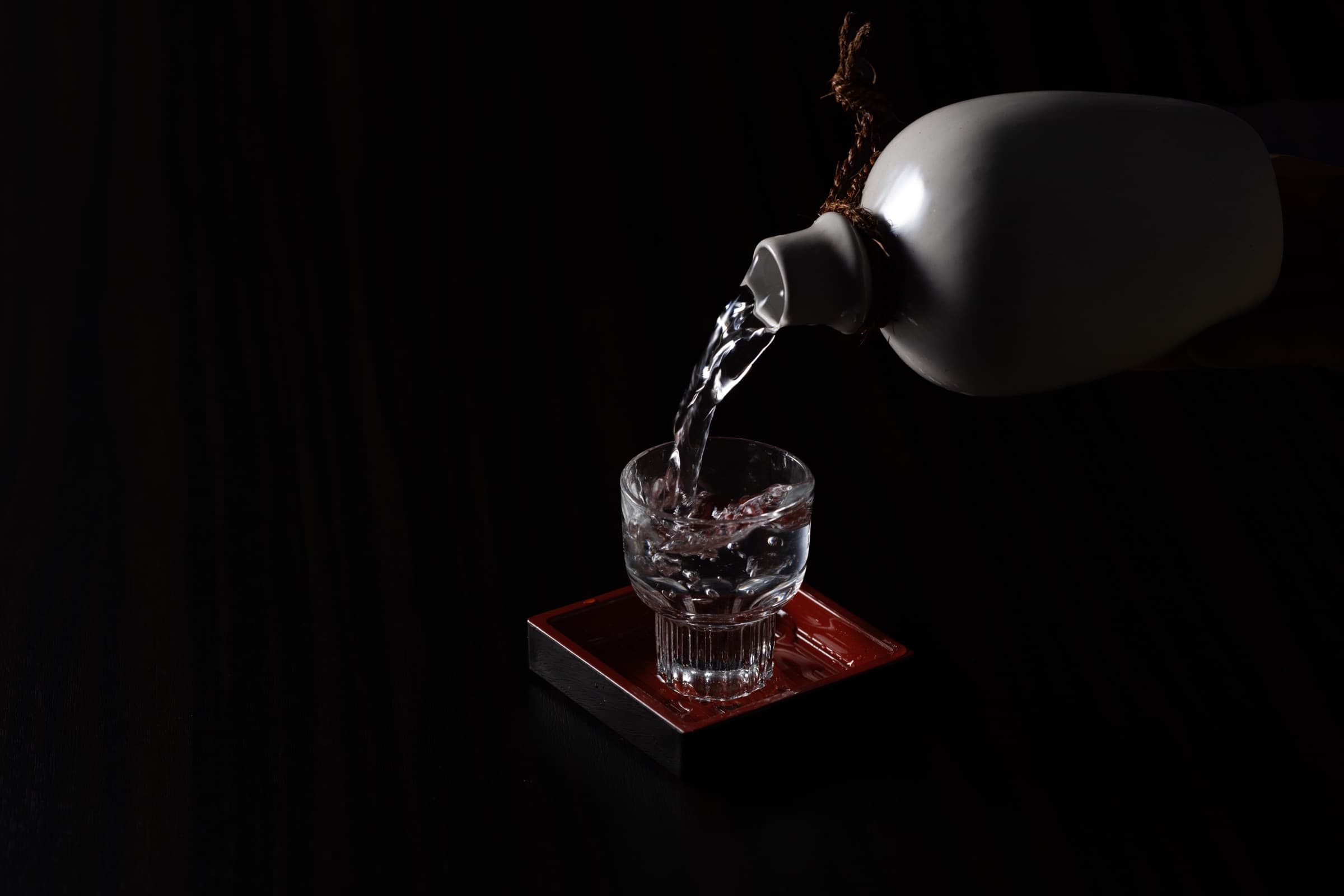 注がれる日本酒